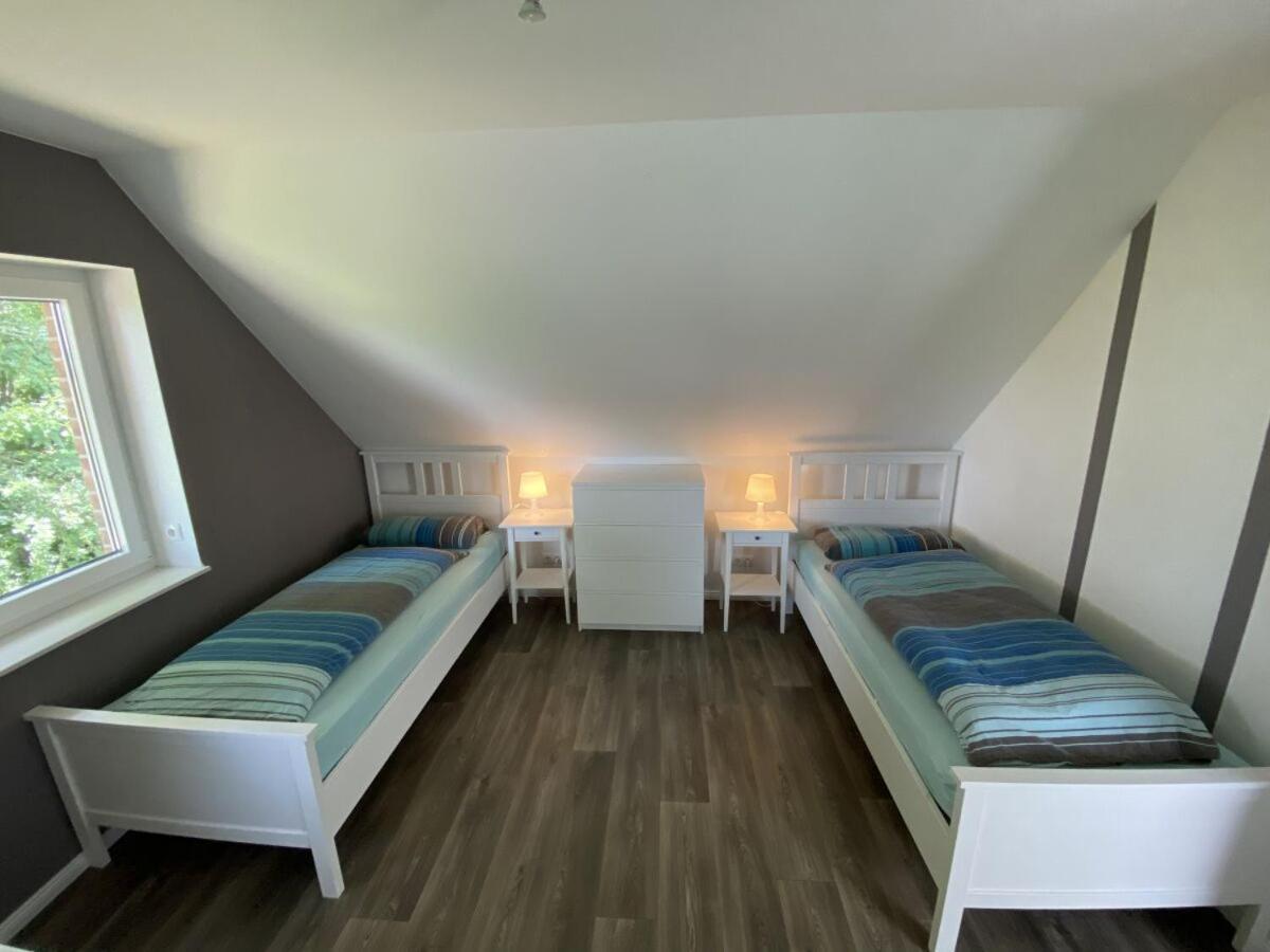 Ferienhaus Ella Am See Aurich Bagian luar foto