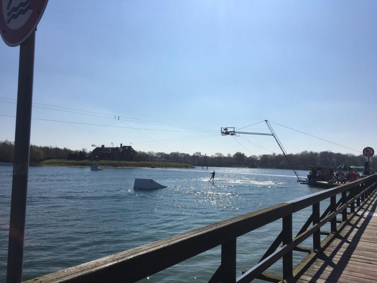 Ferienhaus Ella Am See Aurich Bagian luar foto